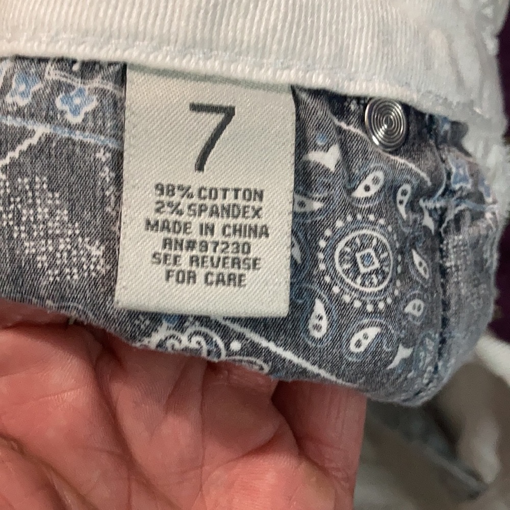 Shorts - Picture 3 of 3